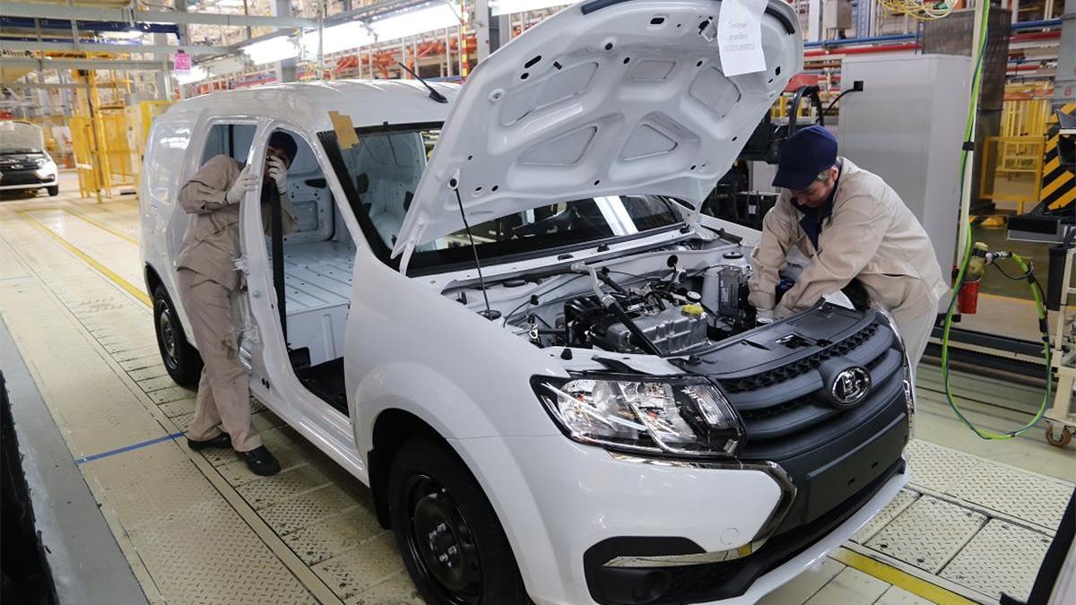 АвтоВАЗ выпустит первые 80 Lada Largus в Ижевске :: Autonews