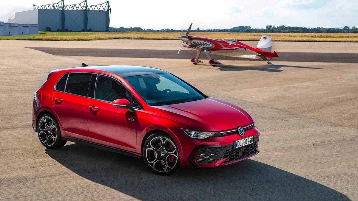 Продажи последнего бензинового поколения Volkswagen Golf начнутся в Европе  11 апреля :: Autonews