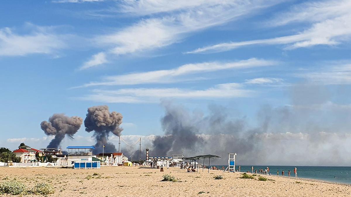 К месту взрывов в Крыму отправили санавиацию и бригады скорой помощи — РБК