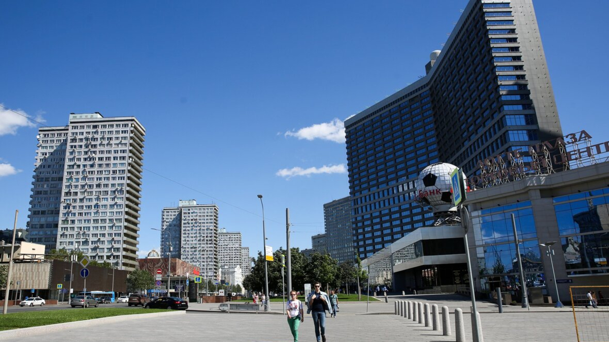 В Москве на Новом Арбате загорелся «дом-книжка» — РБК