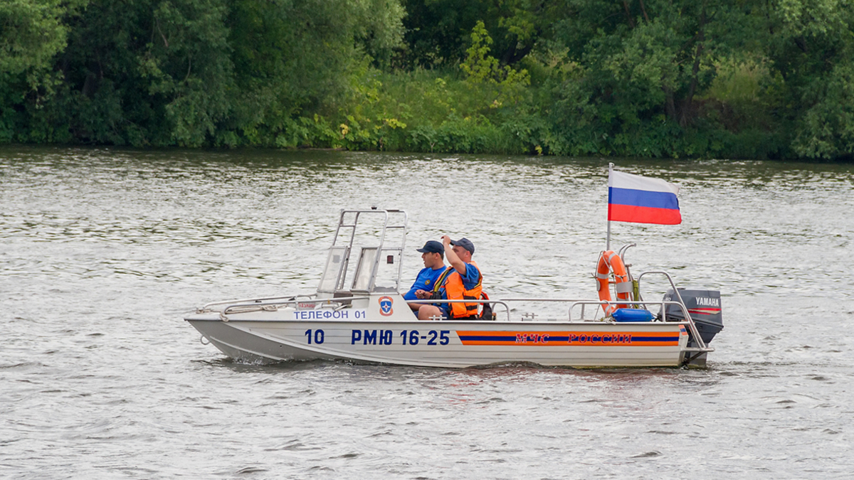 В Санкт-Петербурге из-за ветра перевернулись восемь учебных яхт с детьми —  РБК