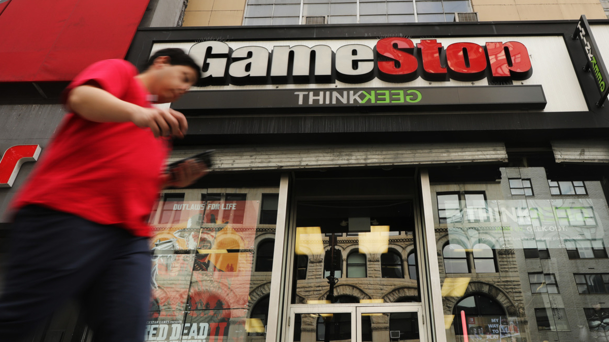 Герой «Игры на понижение» упустил шанс заработать на ралли акций GameStop |  РБК Инвестиции