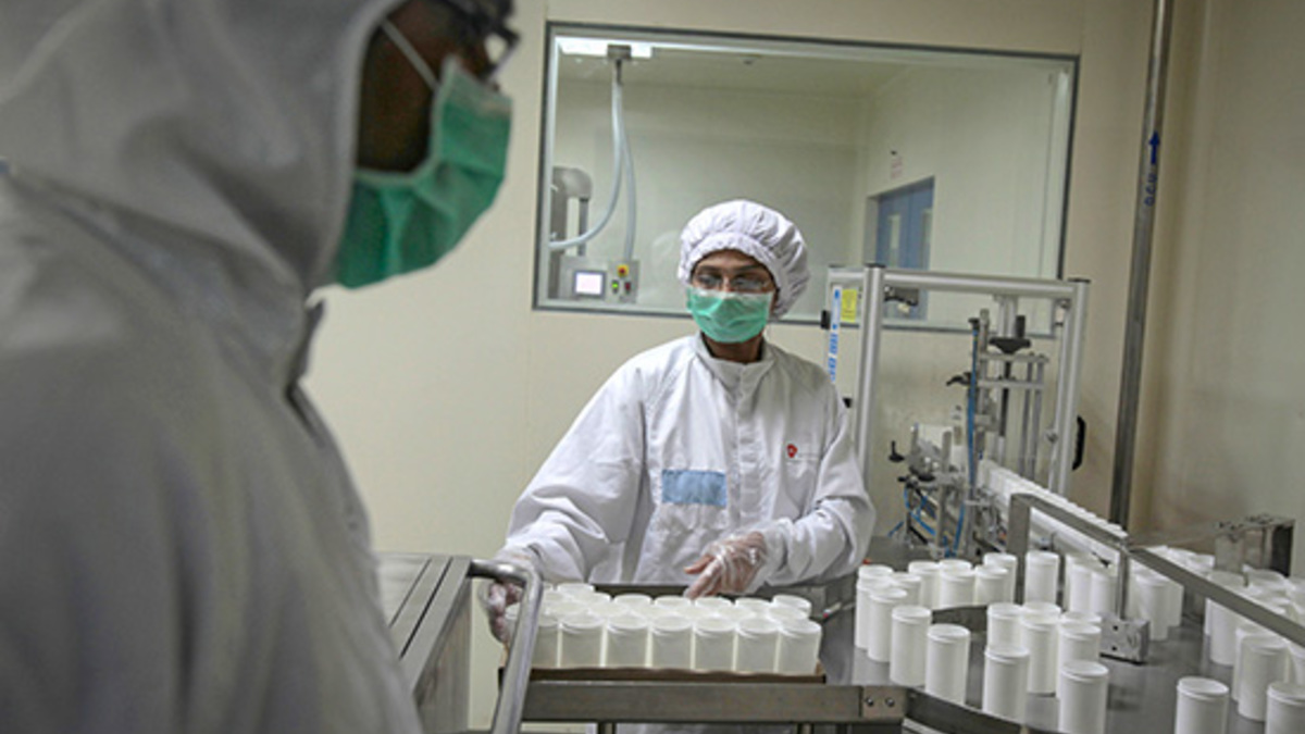 Упаковка лекарств на производстве компании GlaxoSmithKline