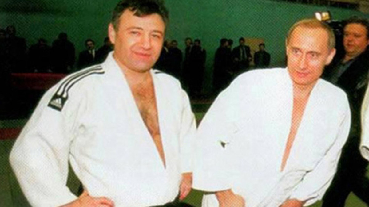 Спорт сыграл важную роль в жизни бизнесмена Аркадия Ротенберга. В 1964 году он записался в секцию самбо, где и познакомился с Владимиром Путиным, будущим президентом России. Когда в 1998 году Путин при помощи еще одного друга юности — Геннадия Тимченко организовал спортивный клуб дзюдо «Явара-Нева», его руководителем стал Аркадий Ротенберг.