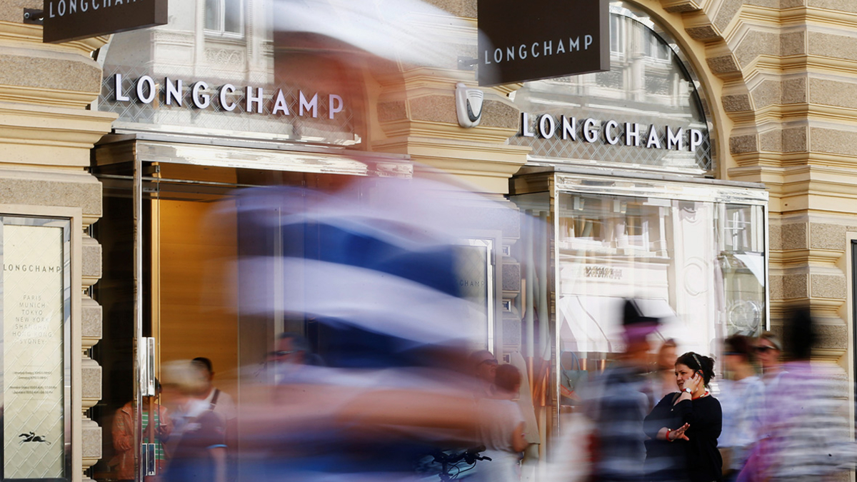 Модный дом Longchamp закроет подразделения в России из-за коронавируса — РБК