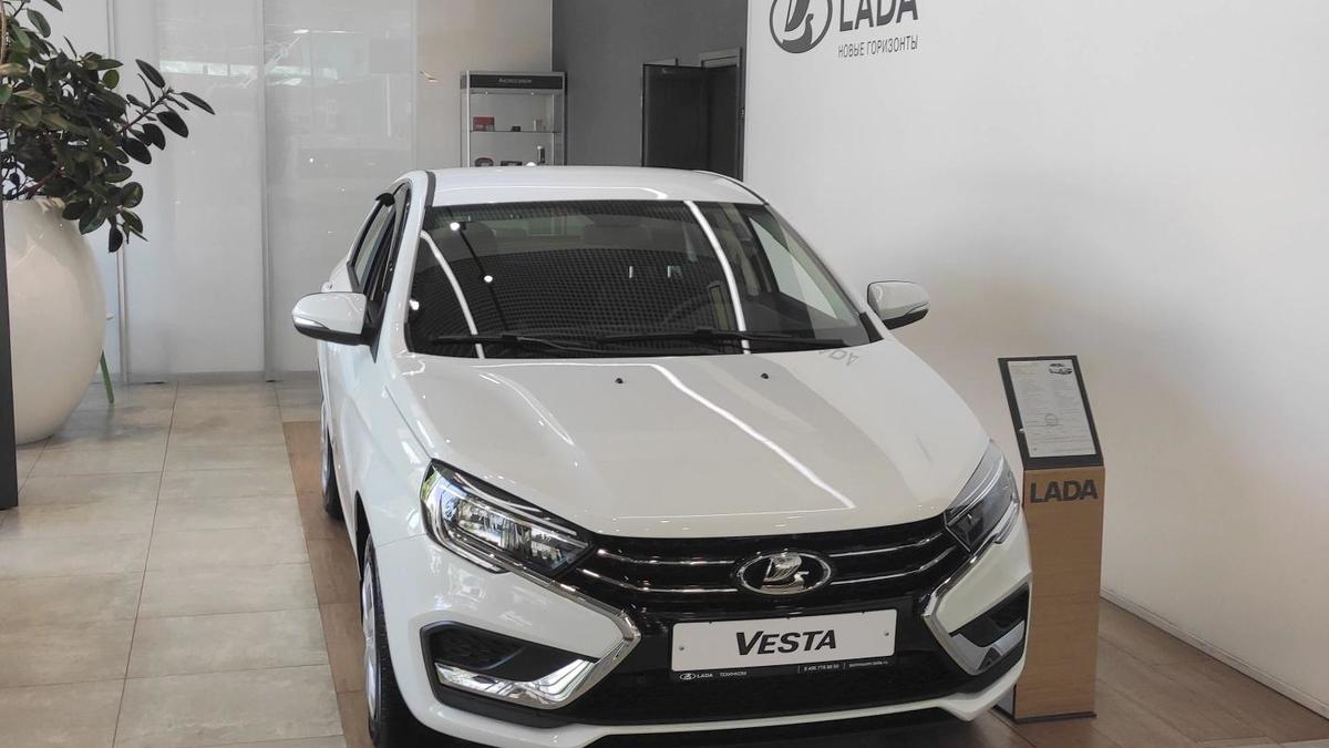 По результатам 30-й недели 2023 года Lada Vesta выпала из тройки самых  продаваемых машин в России :: Autonews