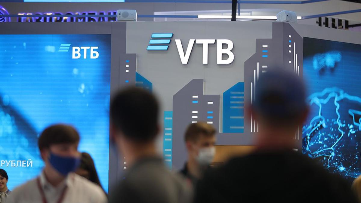 В ВТБ рассказали о планах увеличить количество клиентов до 35 млн человек —  РБК