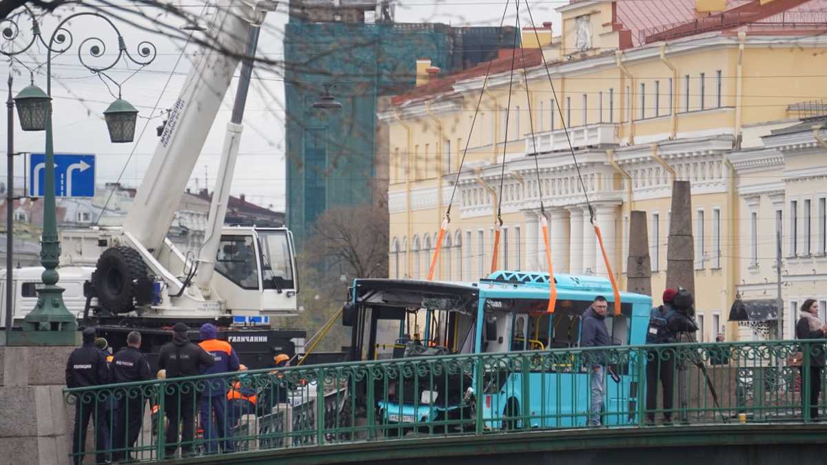 Смольный может прекратить договор с автобусным перевозчиком после ДТП — РБК