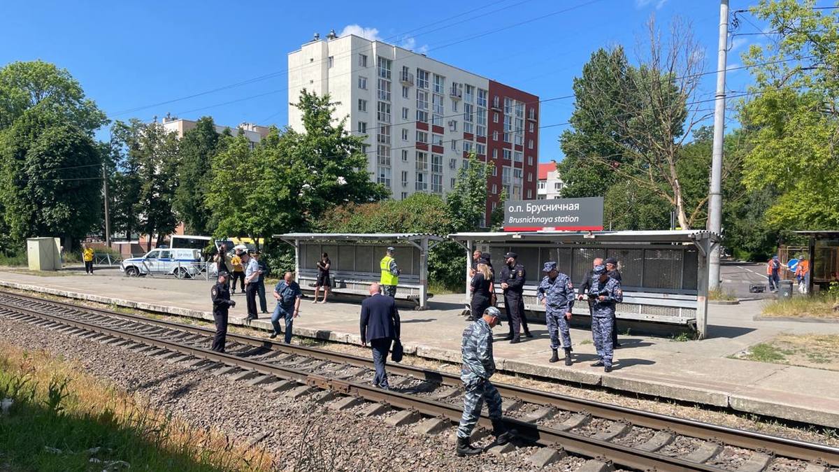 На Брусничной слышали взрыв. Власти назвали это фейком — РБК