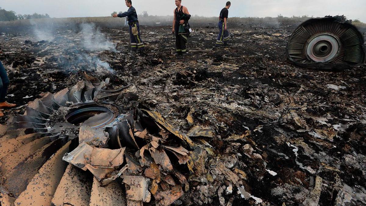 Место крушения самолета Boeing 777 авиакомпании Malaysia Airlines, выполнявшего рейс Амстердам — Куала-Лумпур, Грабово, 17 июля 2014 года

