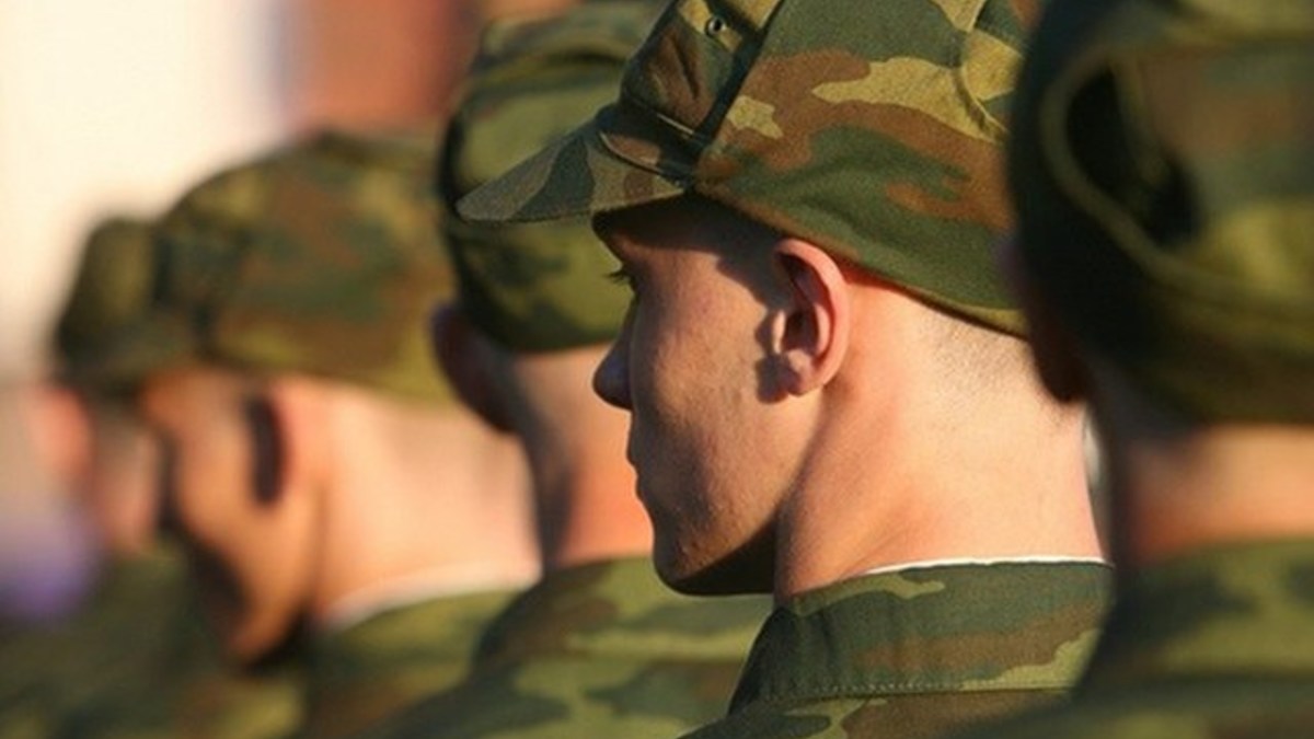 На транспортировку призывников внутри региона Военком Прикамья потратит 7,4 млн рублей