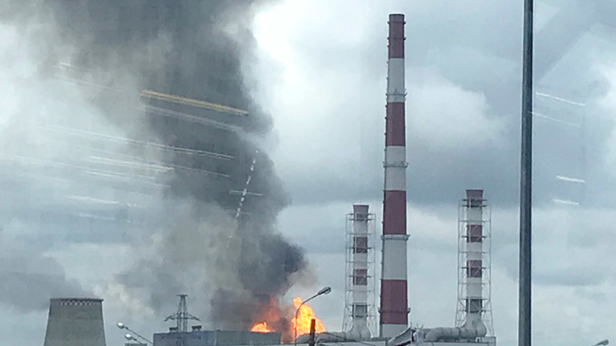 К пожару на ТЭЦ привел взрыв газопровода на ее территории, который затем перешел на газовую станцию высокого давления на территории теплоэлектроцентрали