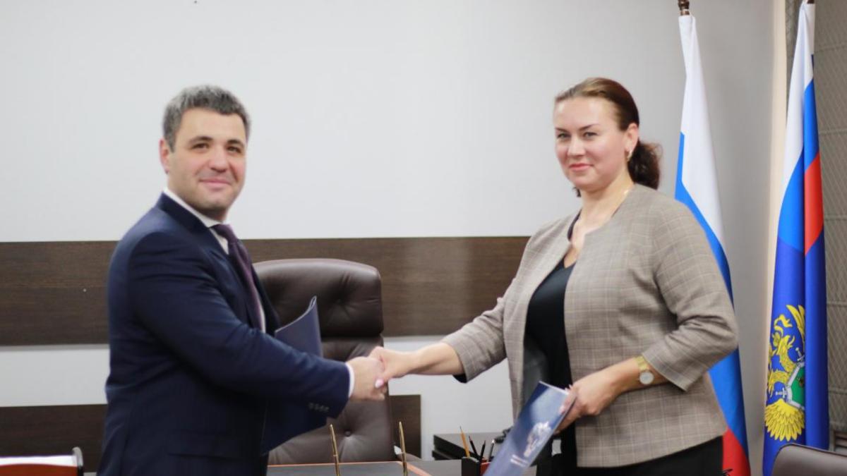 Александр Бучман и начальник Управления Министерства юстиции РФ по Амурской области Татьяна Лазаренко