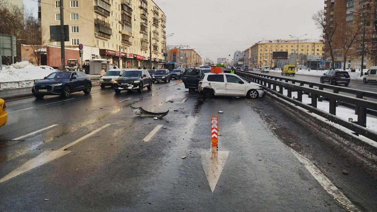 Пять человек пострадали в ДТП с тремя машинами на северо-западе Москвы — РБК