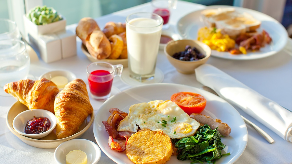 Почему важно завтракать по утрам?