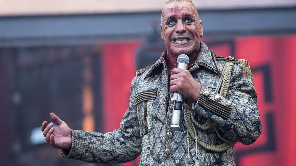 На вокалиста Rammstein завели дело после обвинений в домогательствах — РБК