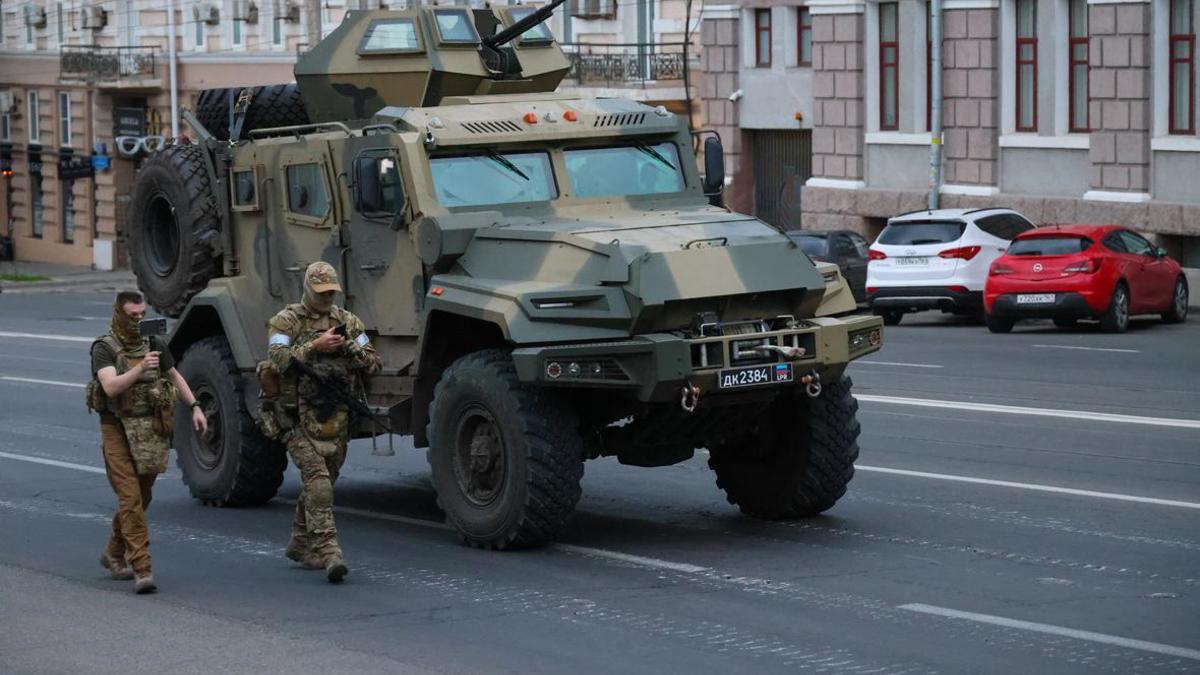 Воронежские власти попросили не ездить по М-4 из-за военной техники — РБК