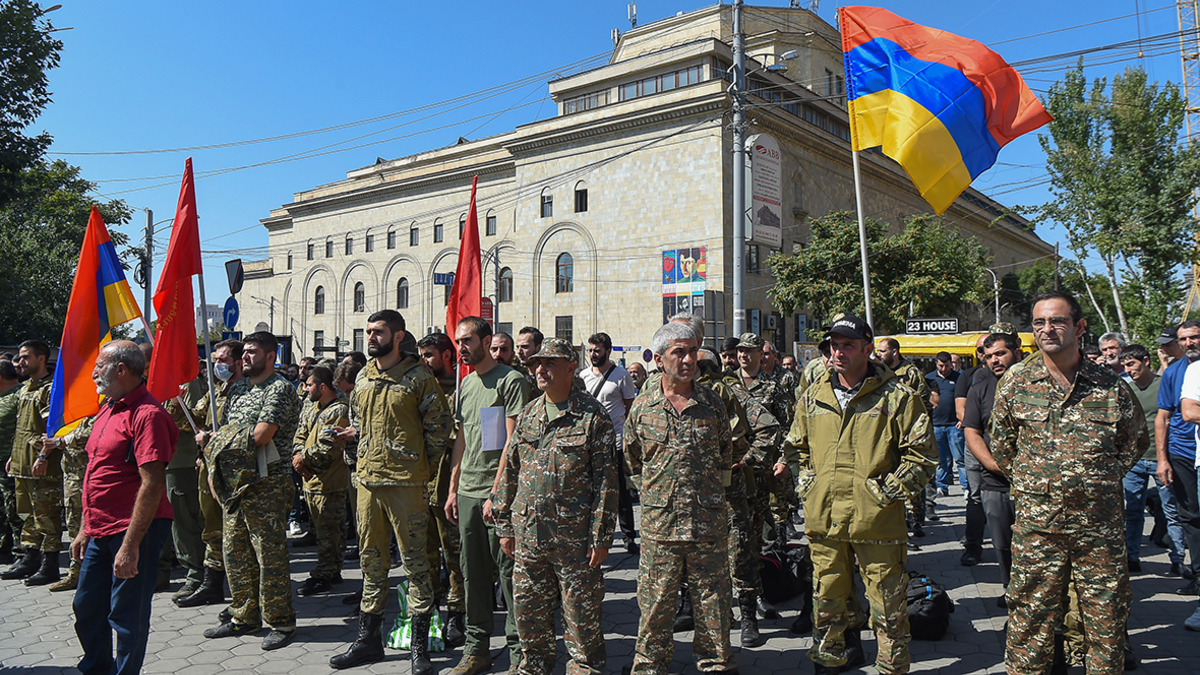 Армения объявила призыв военнослужащих запаса в возрасте до 55 лет — РБК