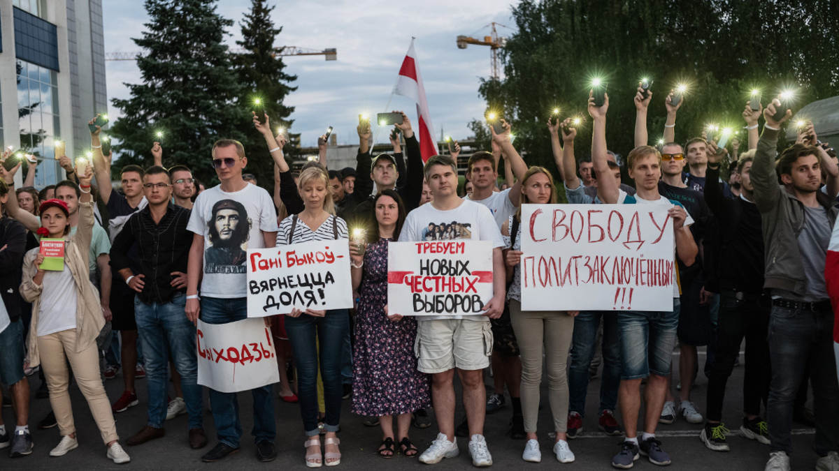 Протест у здания Белорусской национальной государственной телерадиокомпании в Минске