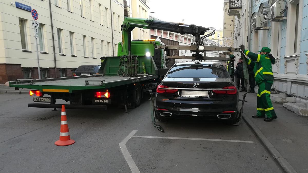 Автомобили BMW, Hyundai и Toyota стали самыми эвакуируемыми за неоплаченную  парковку в Москве