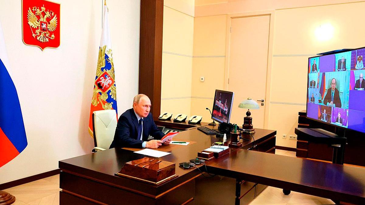Владимир Путин на совещании с постоянными членами Совета Безопасности