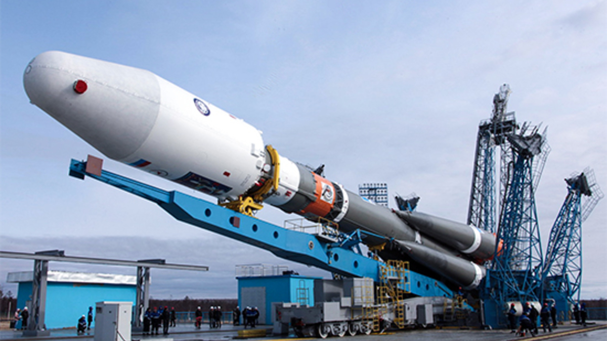 Вывоз ракеты «Союз-2.1а» на стартовый комплекс космодрома Восточный. 23 апреля 2016 года