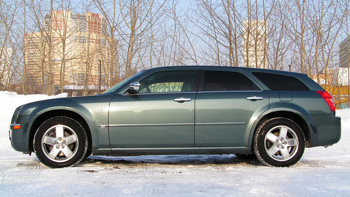 Chrysler 300C Touring AWD :: Autonews