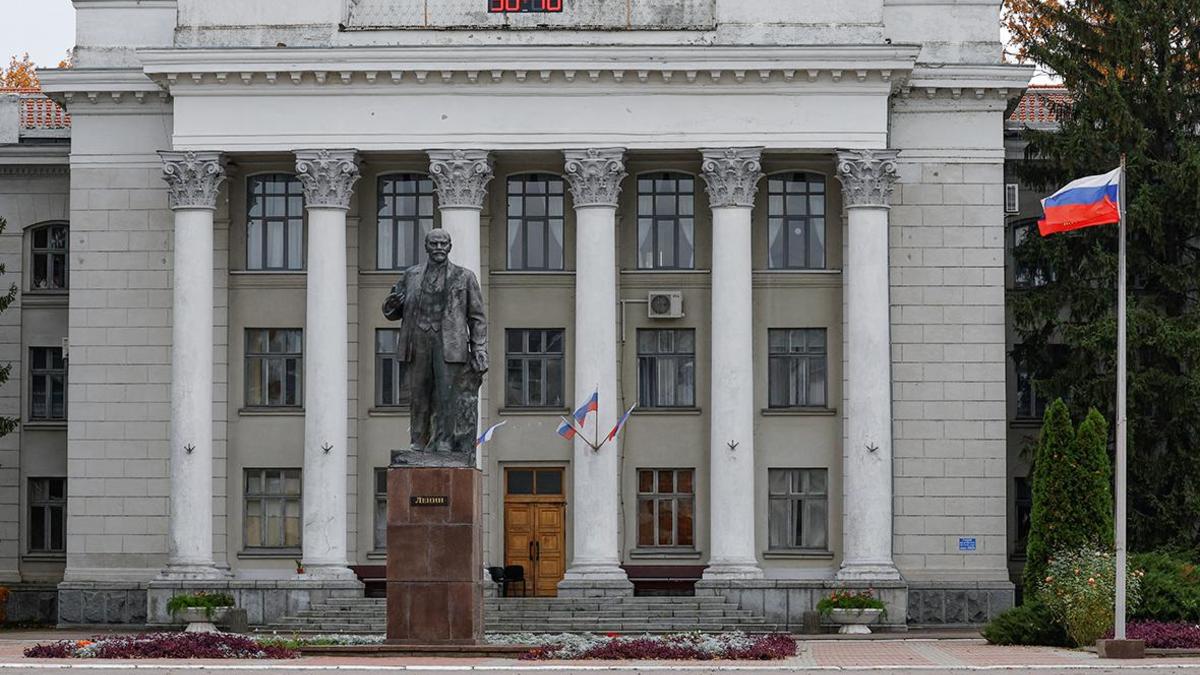 Власти Новой Каховки покинули город — РБК