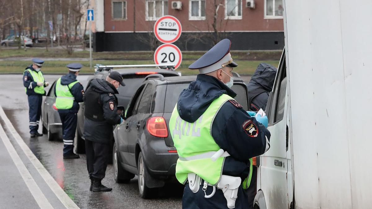 Может ли инспектор ГИБДД вручить водителю повестку или отвезти в военкомат?  Инструкция от юристов :: Autonews