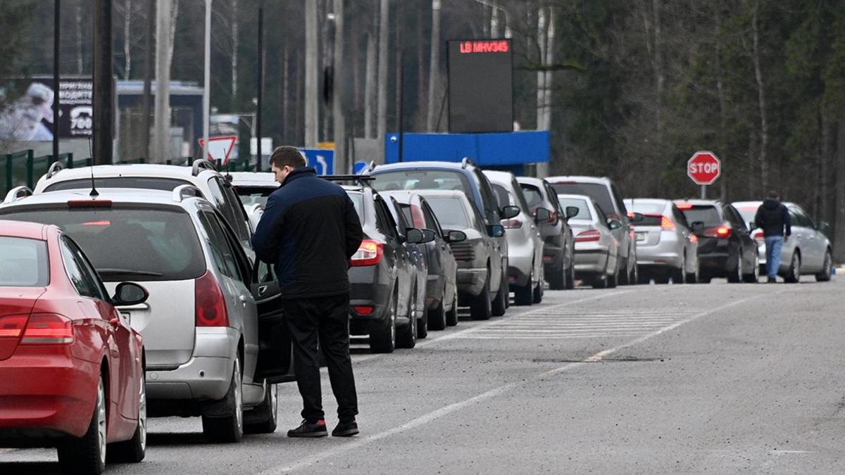 В Литве приступили к конфискации автомобилей с российскими номерами — РБК