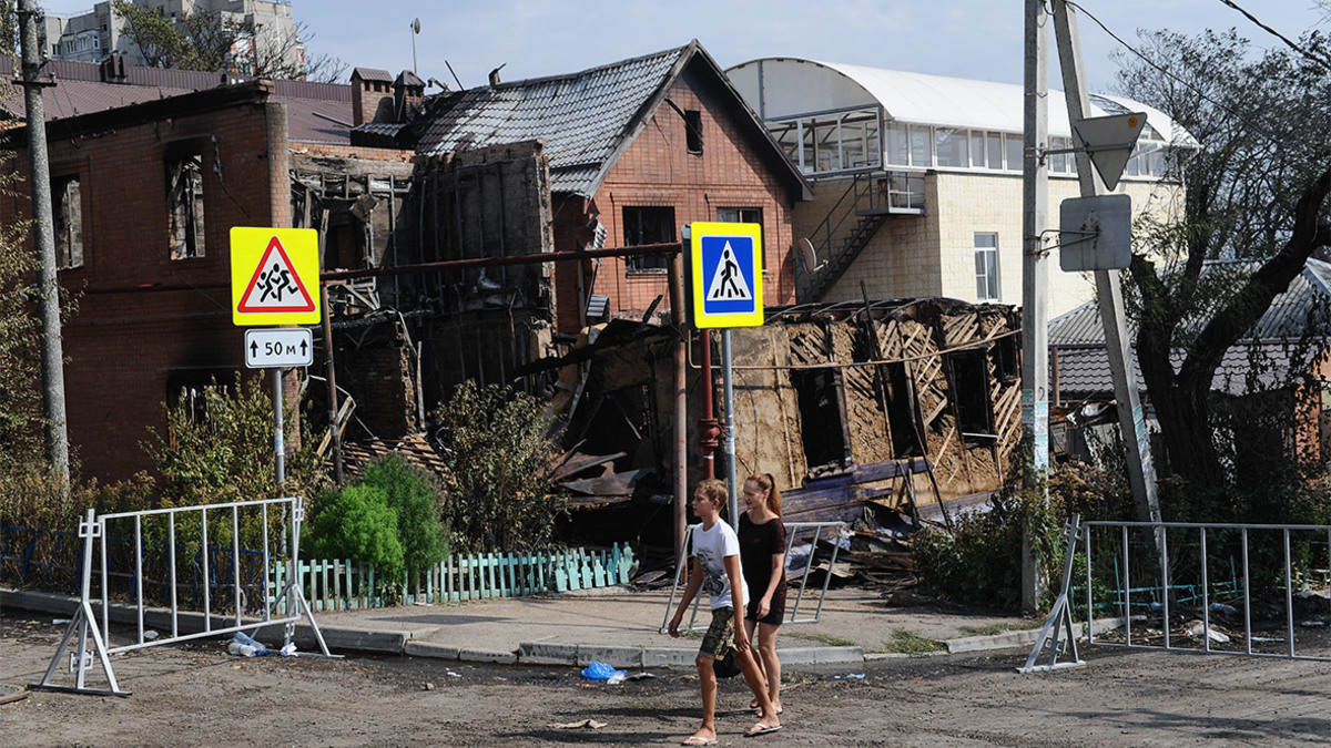 В Ростове-на-Дону погорельцам не разрешили застраивать сгоревшие участки —  РБК