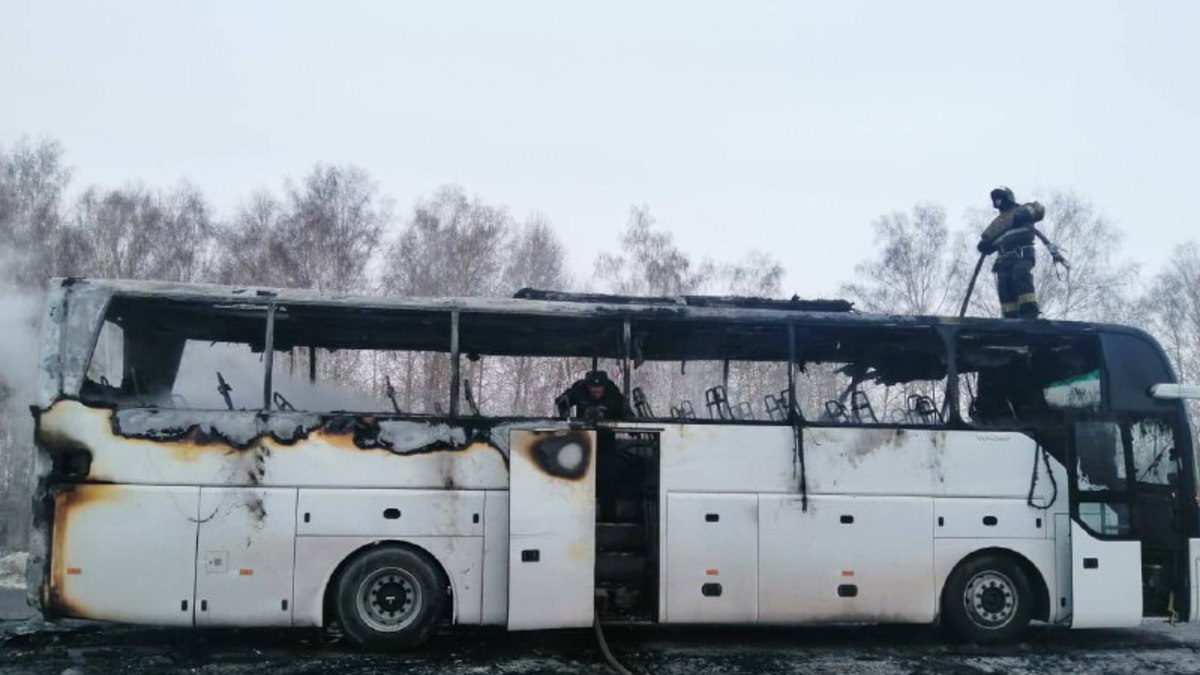 Прокуратура проверяет пожар в автобусе Толмачево — Новокузнецк — РБК