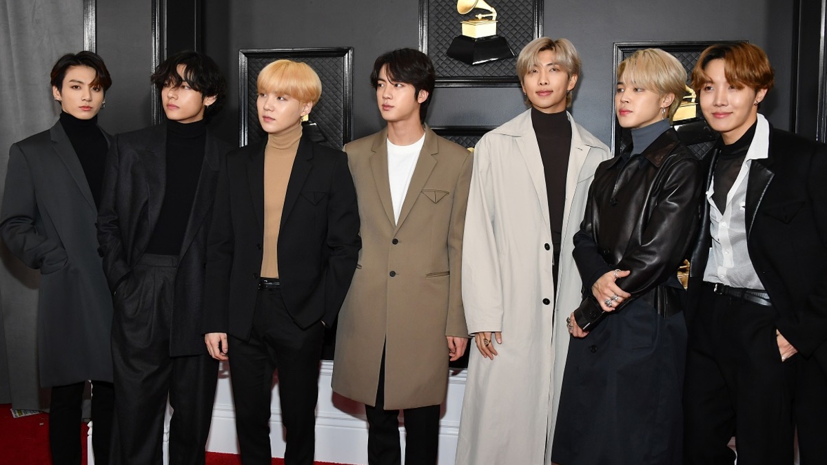 Лейбл k-pop группы BTS проведет IPO. Хочет привлечь почти $1 млрд | РБК  Инвестиции