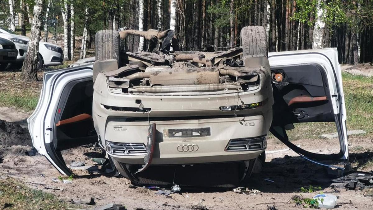 Автомобиль, в котором находился писатель Захар Прилепин