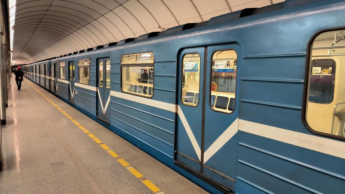 Путин поручил продлить петербургское метро до Пулково — РБК