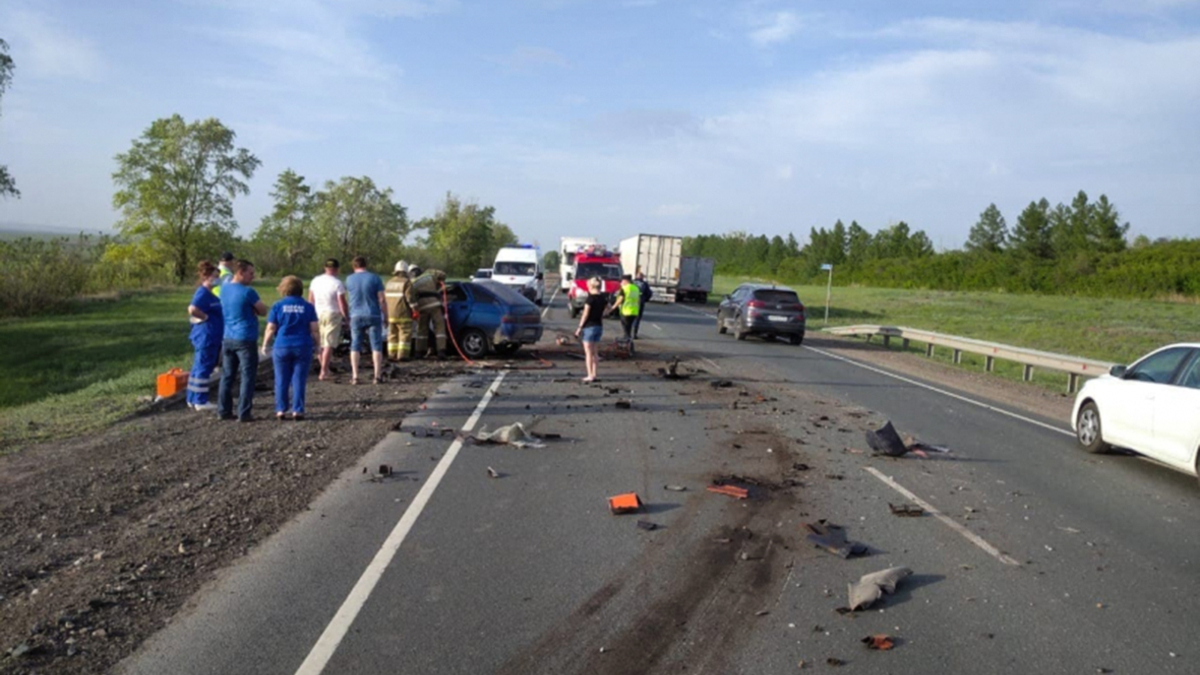 Четыре человека погибли в ДТП с грузовиком в Самарской области — РБК