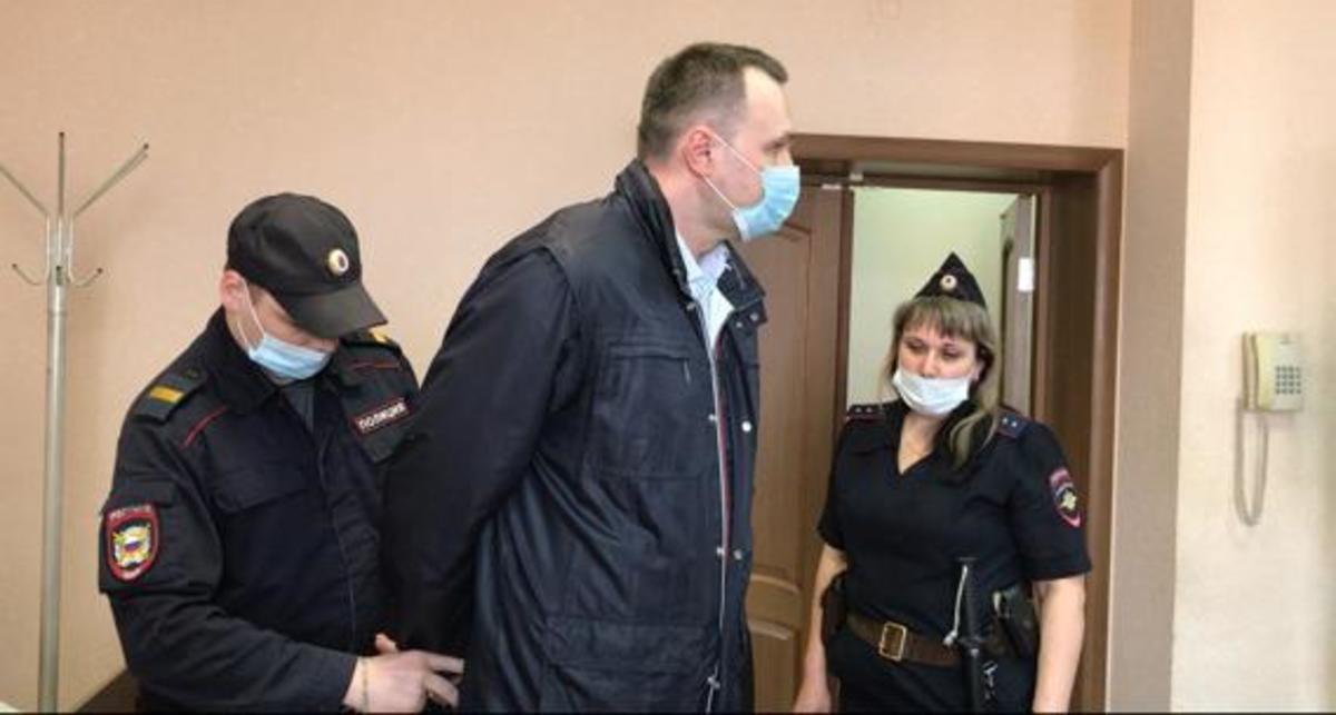 Лобыня в зале суда