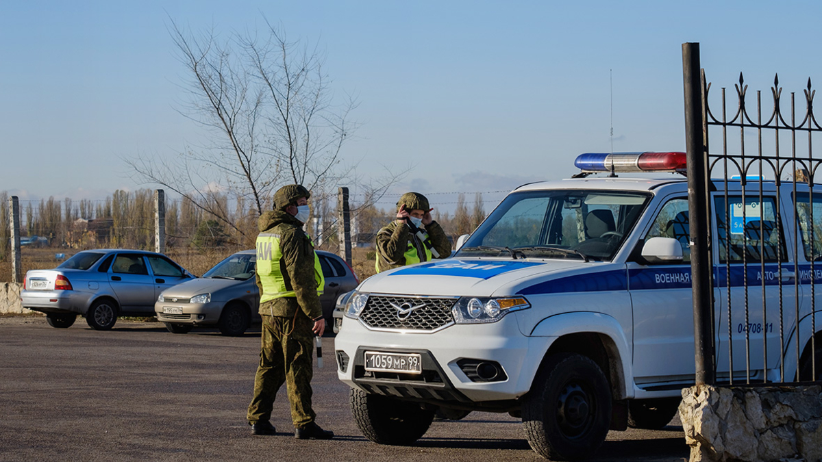 У въезда на военный аэродром «Балтимор» под Воронежем, где произошёл инцидент с участием Антона Макарова