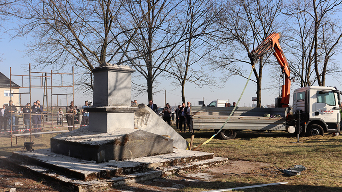 Какие советские и российские памятники снесли в 2022 году. Фотогалерея — РБК