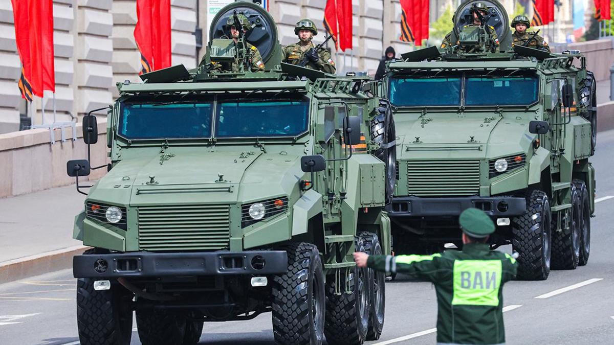 В параде Победы впервые задействовали бронемашины «Ахмат» и «Спартак» — РБК