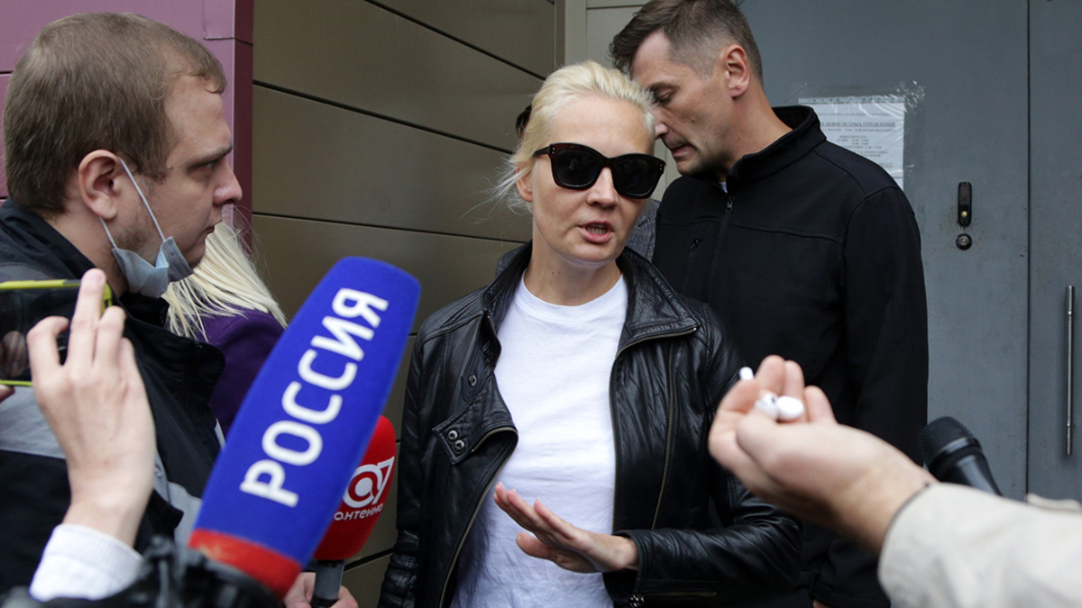 Zhena Navalnogo Poprosila Putina Razreshit Vyvoz Muzha Na Lechenie V Frg Politika Rbk