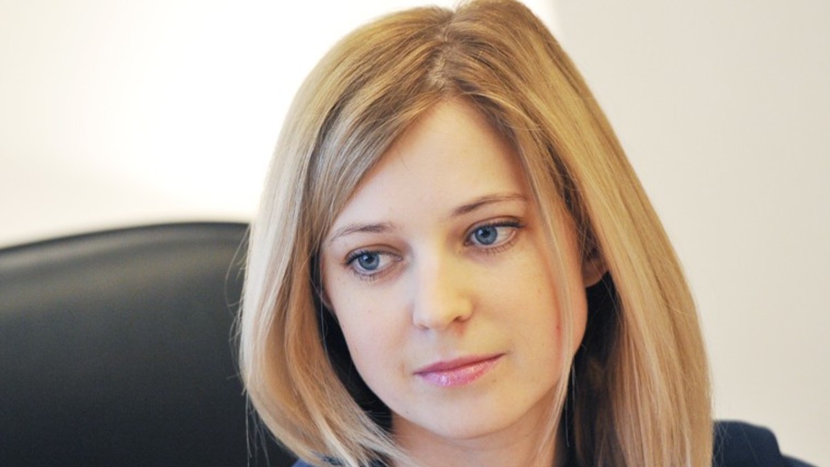 Наталья ПоклонскаяПрокурор Республики КрымРодилась в Луганской области, в 1990г. вместе с семьей переехала в Крым. С 2002г. работает в органах прокуратуры Украины. Последняя должность перед событиями на Майдане - старший прокурор Главного управления надзора за соблюдением законов в уголовном производстве Генпрокуратуры Украины (в 2012-2014гг.) С 11 марта 2014г. является прокурором Автономной Республики Крым, с 25 марта - и.о. прокурора Республики Крым в составе России. Официально утверждена в должности президентом Владимиром Путиным 2 мая.Кто ввел санкции: ЕС