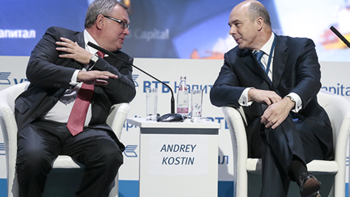 Президент – председатель правления ВТБ Андрей Костин и министр финансов Антон Силуанов (слева направо)
