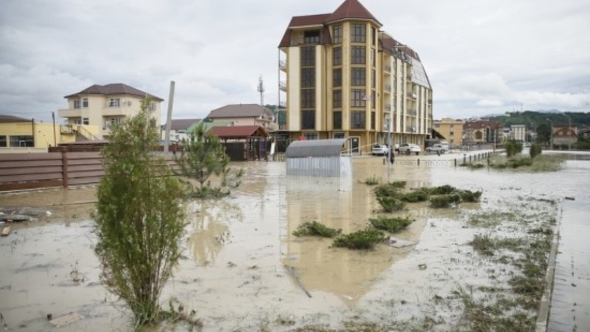 После наводнения в Сочи на Кубани приняли закон, обеспечивающий  пострадавших от ЧС жильем — РБК