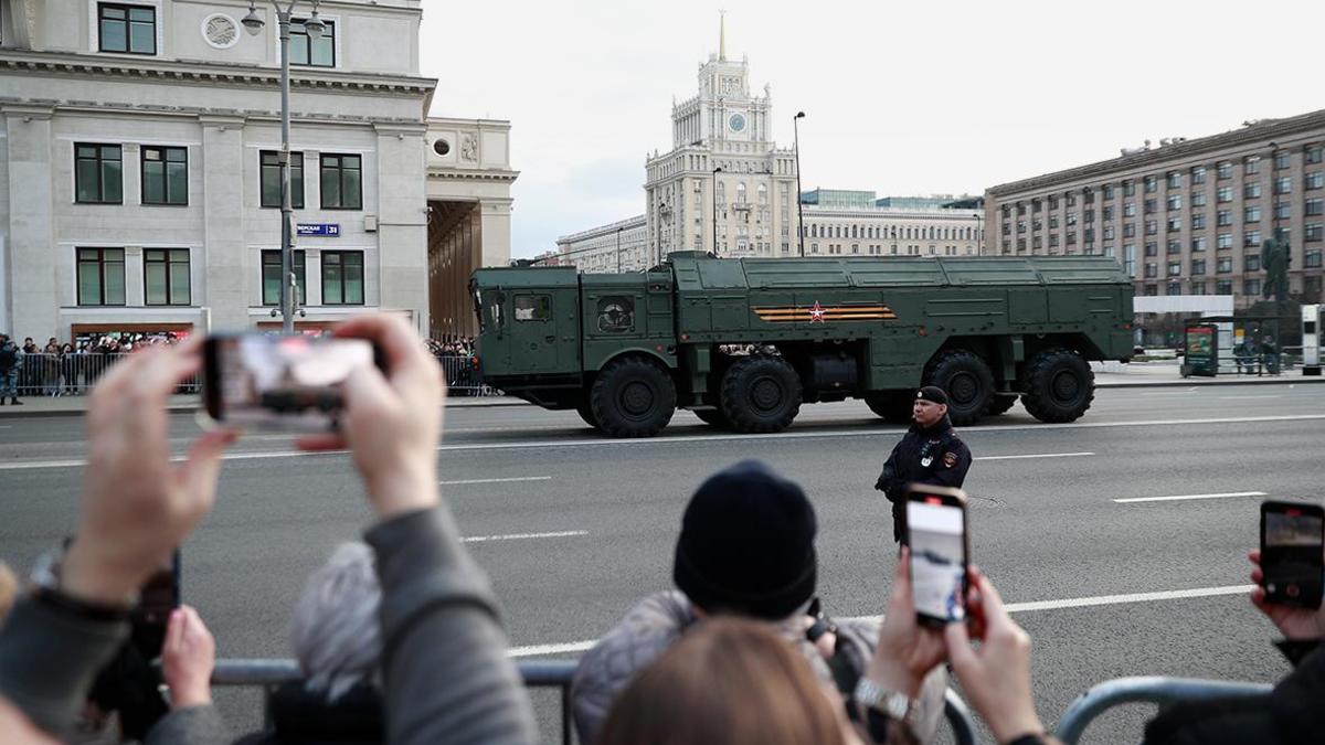 Движение в центре Москвы закроют 23 апреля для репетиции парада — РБК