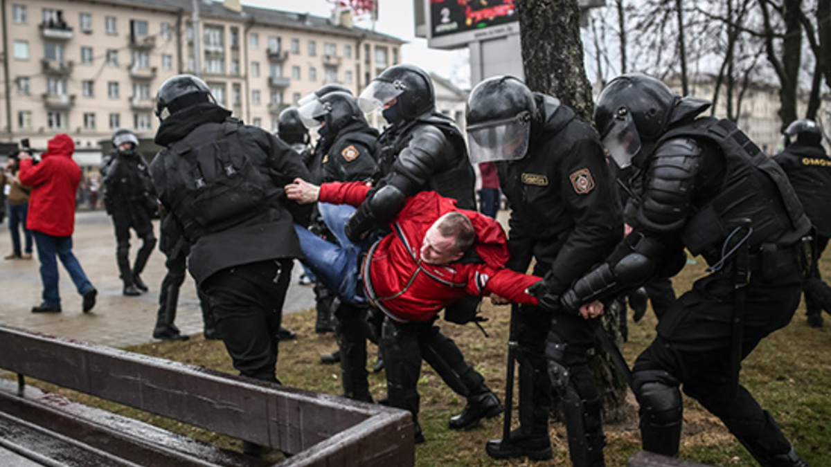 В центре Минска прошли массовые задержания на митинге оппозиции — РБК