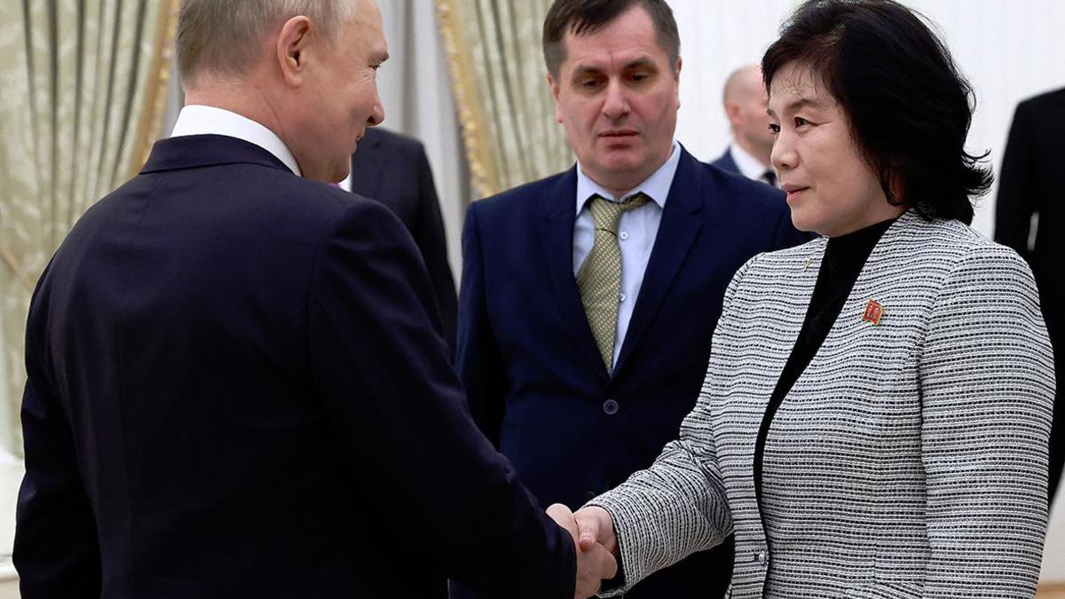 Владимир Путин и Цой Сон Хи