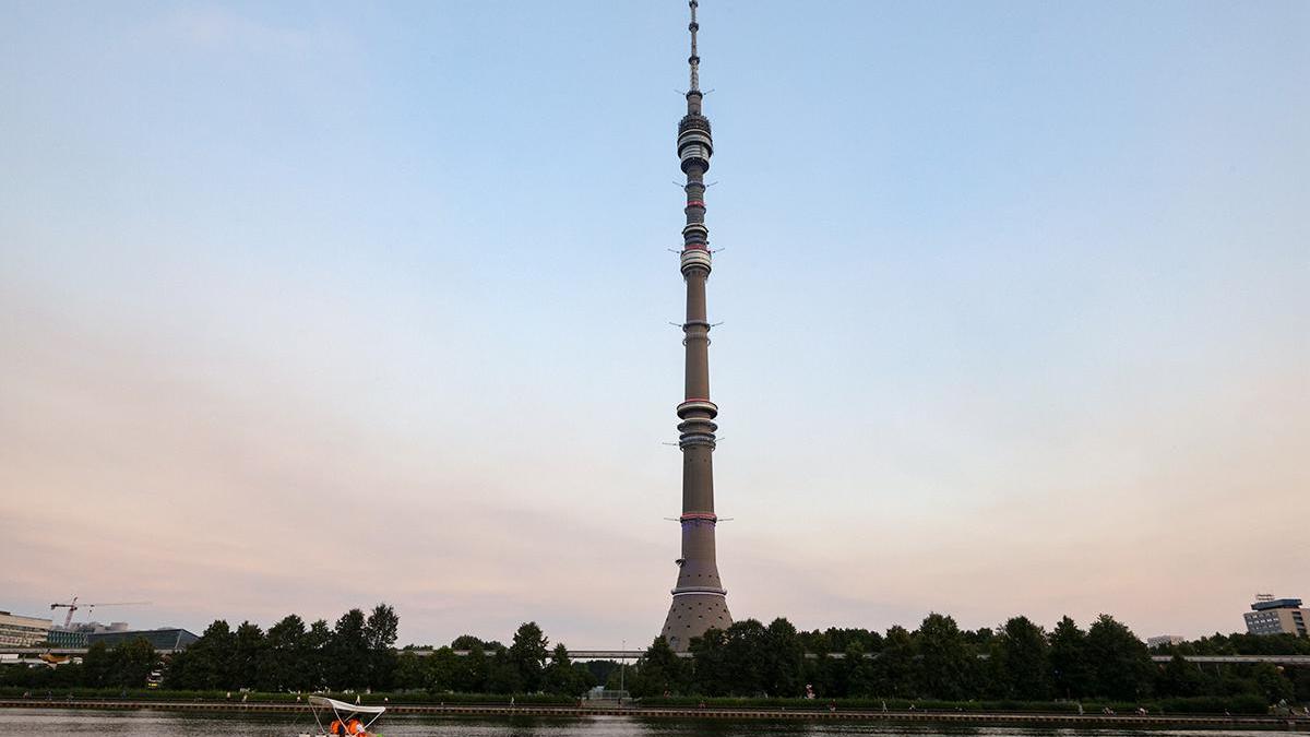 С Останкинской башни упал человек — РБК