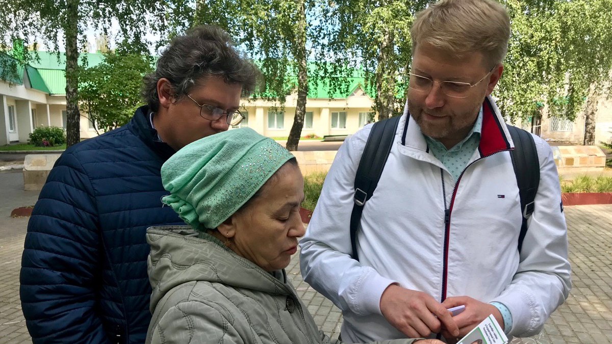 Николай Рыбаков (справа)