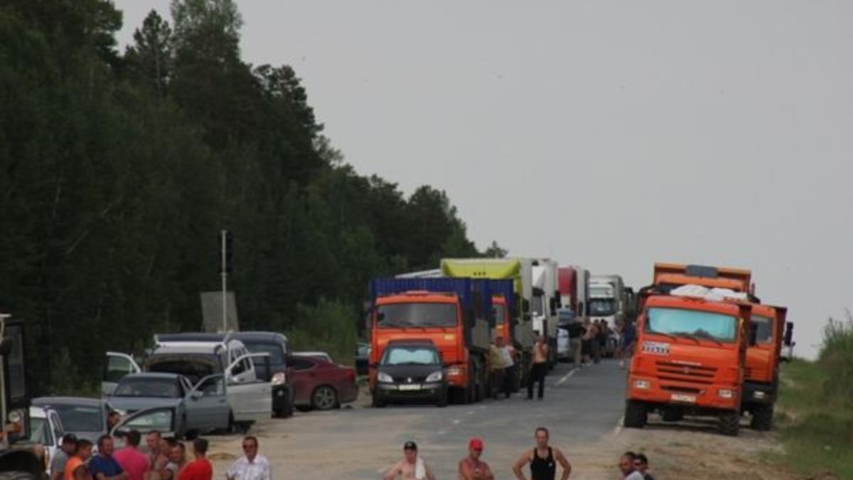 Полосу для проезда по трассе Тюмень-ХМАО обещают запустить завтра утром —  РБК